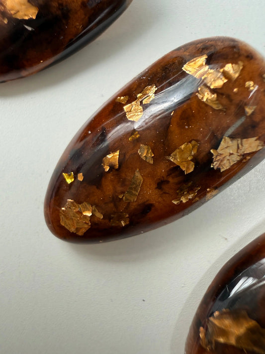 tortoise shell with gold flakes press on close up